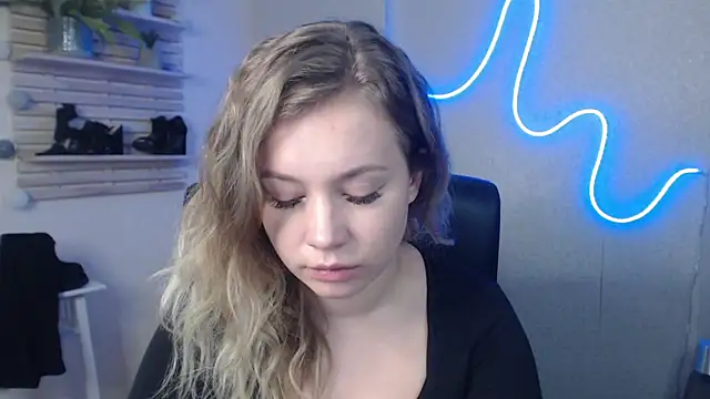 Snapshot of holly_xglam chatting on 01-07-25, 10:43 holly xglam online show from 01-07-25, 10:43