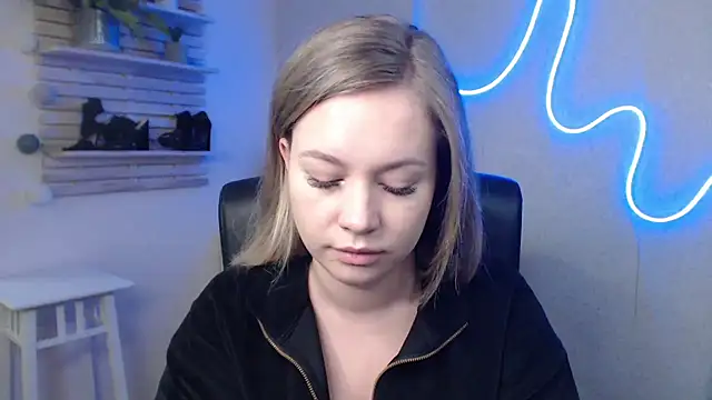 Snapshot of holly_xglam chatting on 01-08-25, 07:24 holly xglam online show from 01-08-25, 07:24