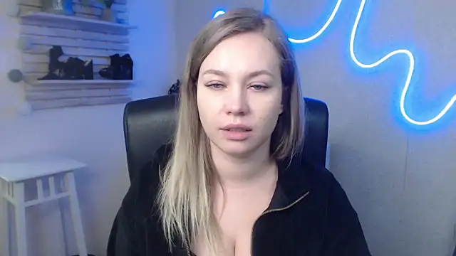 Snapshot of holly_xglam chatting on 01-08-25, 10:26 holly xglam online show from 01-08-25, 10:26