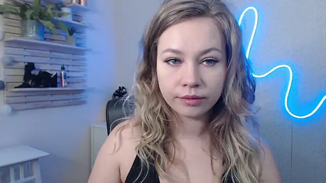 Snapshot of holly_xglam chatting on 01-13-25, 03:23 holly xglam online show from 01-13-25, 03:23