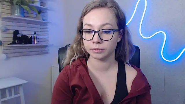 Snapshot of holly_xglam chatting on 01-13-25, 06:27 holly xglam online show from 01-13-25, 06:27