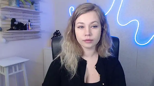 Snapshot of holly_xglam chatting on 01-14-25, 03:11 holly xglam online show from 01-14-25, 03:11