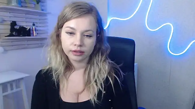 Snapshot of holly_xglam chatting on 01-14-25, 09:13 holly xglam online show from 01-14-25, 09:13