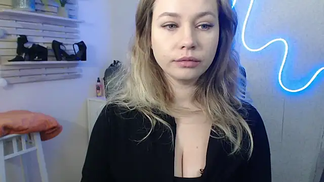 Snapshot of holly_xglam chatting on 01-15-25, 04:15 holly xglam online show from 01-15-25, 04:15
