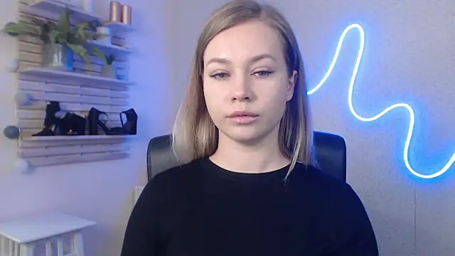 Snapshot of holly_xglam chatting on 01-16-25, 06:35 holly xglam online show from 01-16-25, 06:35