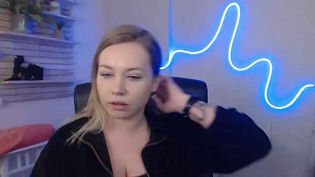 Snapshot of holly_xglam chatting on 01-17-25, 09:39 holly xglam online show from 01-17-25, 09:39