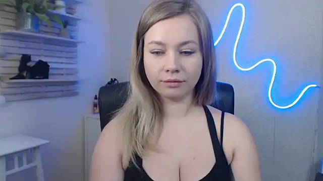 Snapshot of holly_xglam chatting on 01-21-25, 06:33 holly xglam online show from 01-21-25, 06:33