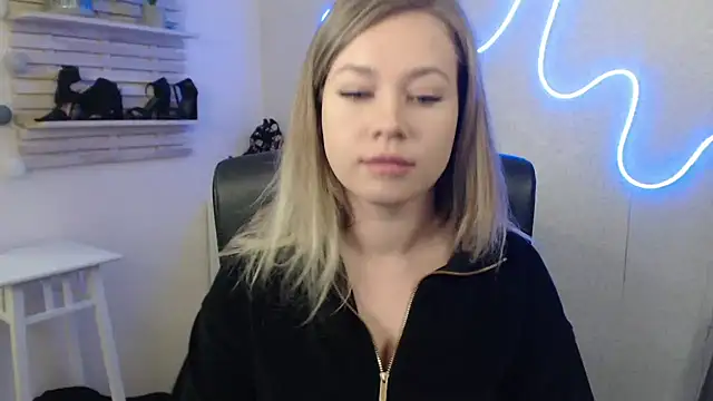 Snapshot of holly_xglam chatting on 01-24-25, 06:24 holly xglam online show from 01-24-25, 06:24