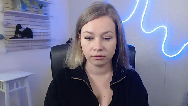 Snapshot of holly_xglam chatting on 01-24-25, 09:28 holly xglam online show from 01-24-25, 09:28