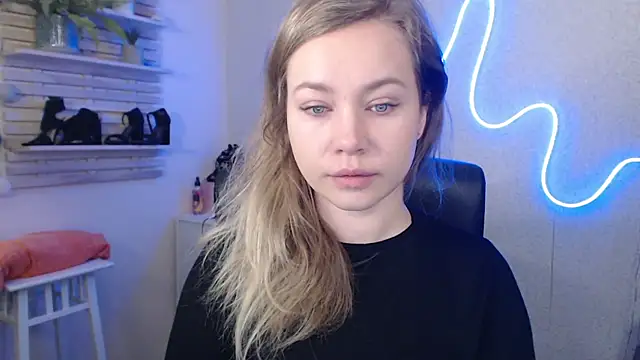 Snapshot of holly_xglam chatting on 01-28-25, 04:50 holly xglam online show from 01-28-25, 04:50