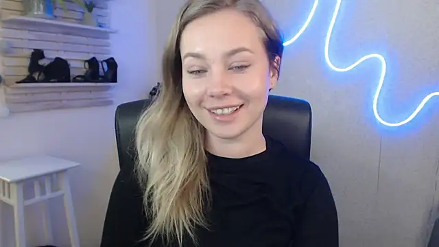 Snapshot of holly_xglam chatting on 01-28-25, 10:56 holly xglam online show from 01-28-25, 10:56
