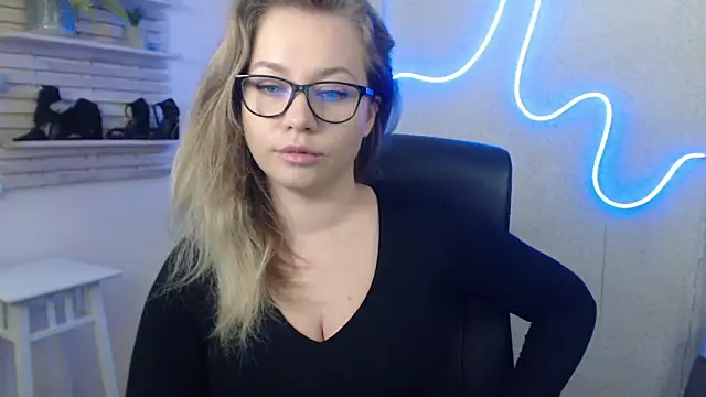 Snapshot of holly_xglam chatting on 01-29-25, 05:40 holly xglam online show from 01-29-25, 05:40
