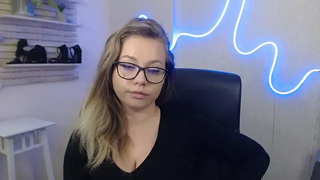 Snapshot of holly_xglam chatting on 01-29-25, 08:51 holly xglam online show from 01-29-25, 08:51
