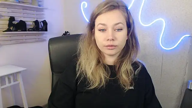 Snapshot of holly_xglam chatting on 01-30-25, 02:27 holly xglam online show from 01-30-25, 02:27