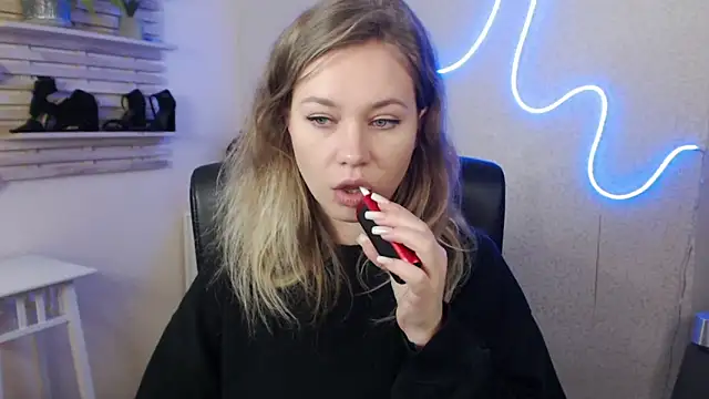 Snapshot of holly_xglam chatting on 01-30-25, 05:30 holly xglam online show from 01-30-25, 05:30