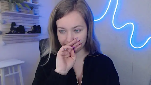 Snapshot of holly_xglam chatting on 02-05-25, 09:15 holly xglam online show from 02-05-25, 09:15
