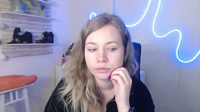 Snapshot of holly_xglam chatting on 02-07-25, 07:29 holly xglam online show from 02-07-25, 07:29