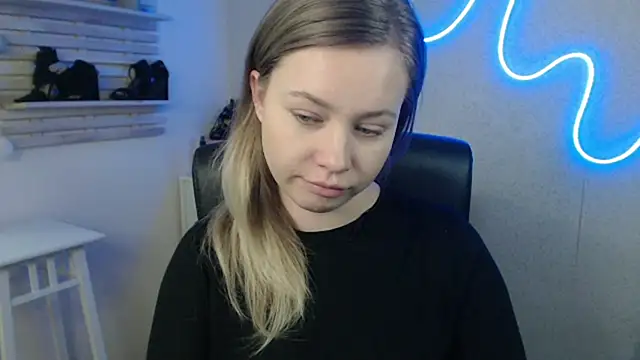 Snapshot of holly_xglam chatting on 02-10-25, 07:47 holly xglam online show from 02-10-25, 07:47