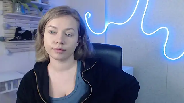 Snapshot of holly_xglam chatting on 02-13-25, 04:32 holly xglam online show from 02-13-25, 04:32