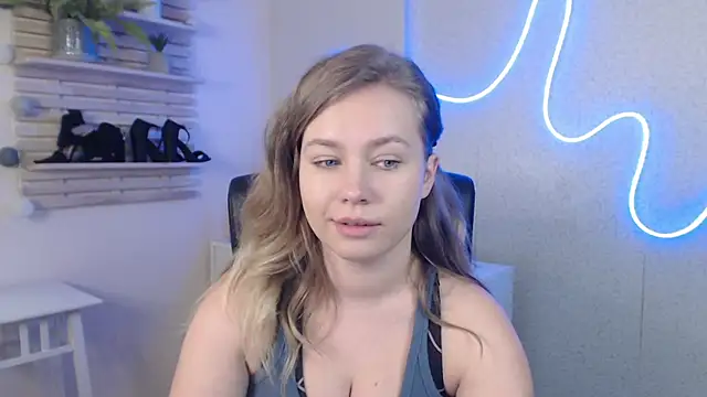 Snapshot of holly_xglam chatting on 02-13-25, 07:45 holly xglam online show from 02-13-25, 07:45