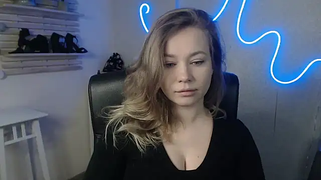 Snapshot of holly_xglam chatting on 02-19-25, 01:18 holly xglam online show from 02-19-25, 01:18