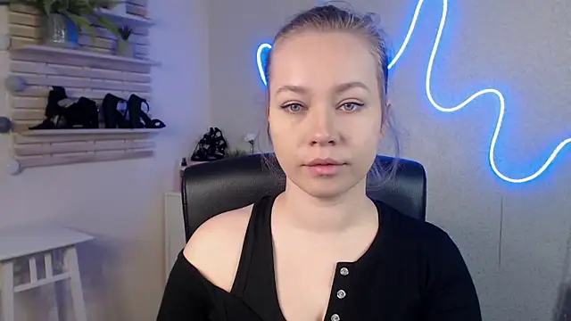 Snapshot of holly_xglam chatting on 02-20-25, 12:19 holly xglam online show from 02-20-25, 12:19