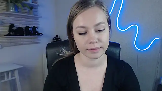 Snapshot of holly_xglam chatting on 02-26-25, 12:27 holly xglam online show from 02-26-25, 12:27