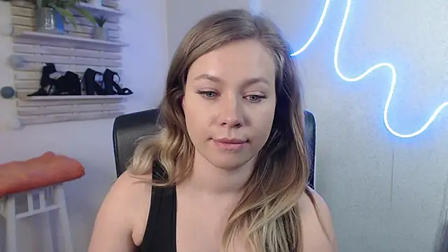 Snapshot of holly_xglam chatting on 02-26-25, 06:37 holly xglam online show from 02-26-25, 06:37