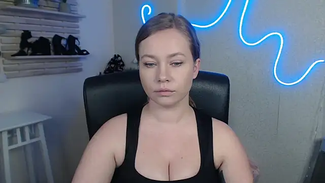 Snapshot of holly_xglam chatting on 02-27-25, 03:25 holly xglam online show from 02-27-25, 03:25