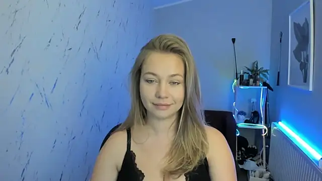 Snapshot of holly_xglam chatting on 09-15-25, 04:29 holly xglam online show from 09-15-25, 04:29
