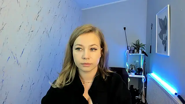 Snapshot of holly_xglam chatting on 09-29-25, 04:56 holly xglam online show from 09-29-25, 04:56