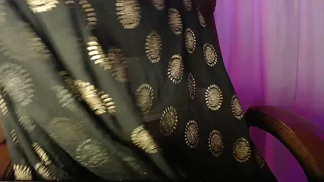 Snapshot of Prita07 chatting on 10-24-25, 11:17 Prita07 online show from 10-24-25, 11:17