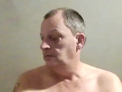 Snapshot of chubbybear2cum chatting on 12-25-24, 11:10 chubbybear2cum online show from 12-25-24, 11:10