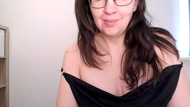 Ella Next Door online show from 12-22-25, 09:50