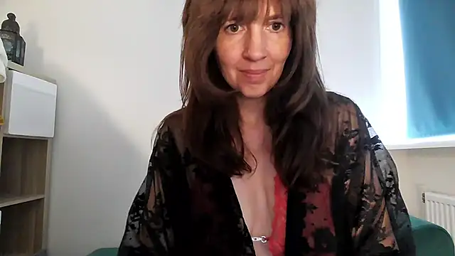 Snapshot of Ella_Next_Door chatting on 06-14-26, 10:06 Ella Next Door online show from 06-14-26, 10:06