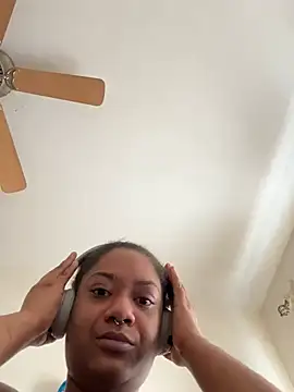 LunaWolfie143 online show from 03-08-25, 04:28