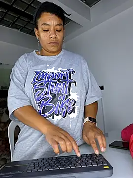 Snapshot of Selket11 chatting on 01-25-25, 11:02 Selket11 online show from 01-25-25, 11:02