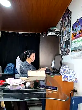 Snapshot of Selket11 chatting on 01-25-25, 11:43 Selket11 online show from 01-25-25, 11:43