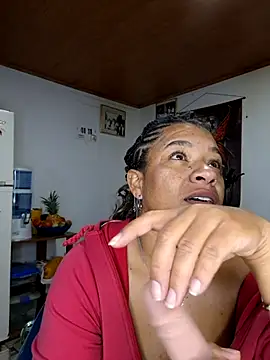 Snapshot of Selket11 chatting on 02-08-25, 01:33 Selket11 online show from 02-08-25, 01:33