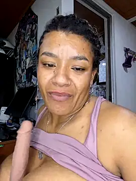 Snapshot of Selket11 chatting on 02-13-25, 07:52 Selket11 online show from 02-13-25, 07:52