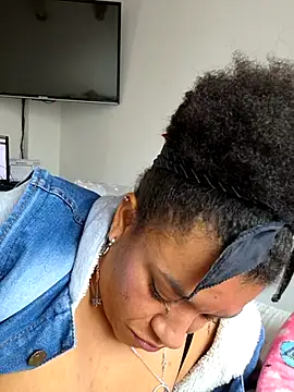 Snapshot of Selket11 chatting on 03-10-25, 04:14 Selket11 online show from 03-10-25, 04:14