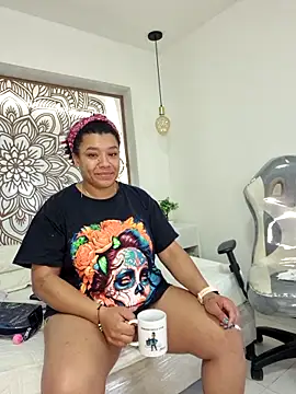 Snapshot of Selket11 chatting on 11-10-25, 11:42 Selket11 online show from 11-10-25, 11:42