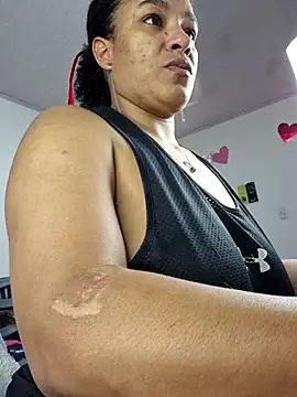 Snapshot of Selket11 chatting on 11-17-25, 02:01 Selket11 online show from 11-17-25, 02:01