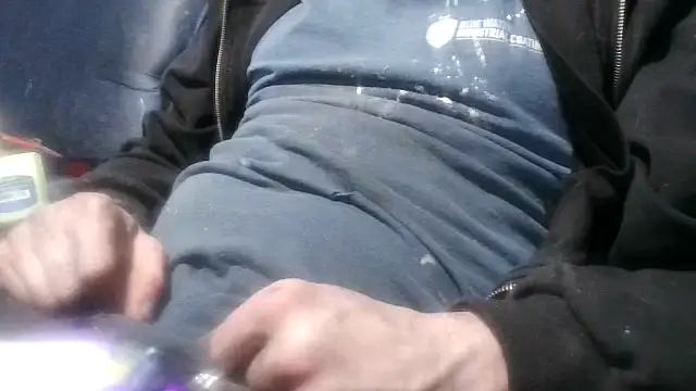 Snapshot of robeaulieu02 chatting on 01-28-25, 01:05 robeaulieu02 online show from 01-28-25, 01:05