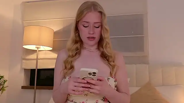 JuliaJaee online show from 04-24-26, 05:04