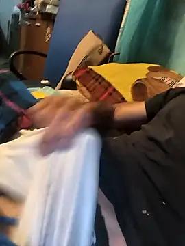 Snapshot of Tiulu157021 chatting on 12-17-25, 11:00 Tiulu157021 online show from 12-17-25, 11:00