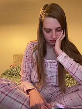 Snapshot of EvieRoseex chatting on 12-06-24, 04:17 EvieRoseex online show from 12-06-24, 04:17