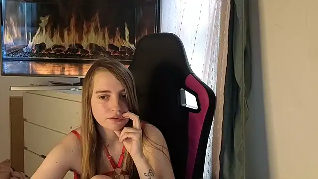 Snapshot of EvieRoseex chatting on 06-19-26, 10:30 EvieRoseex online show from 06-19-26, 10:30