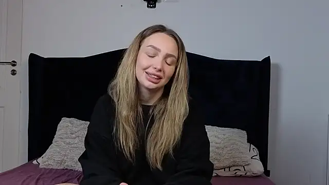 Snapshot of AnnaMaee chatting on 02-25-26, 10:19 AnnaMaee online show from 02-25-26, 10:19