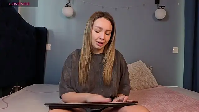 Snapshot of AnnaMaee chatting on 03-10-26, 09:47 AnnaMaee online show from 03-10-26, 09:47